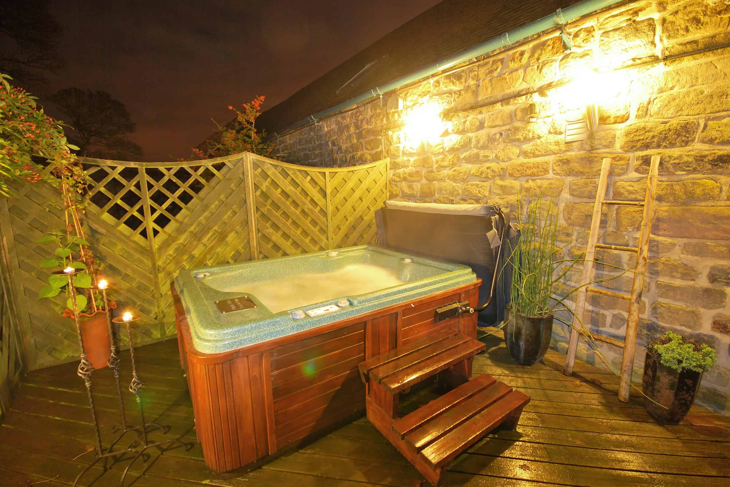 Accommodation with Hot Tub in the Derbyshire Dales, Peak District